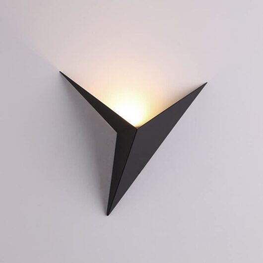 NICOLA Modern and creative wall light, irregular triangular wrought iron wall sconce, indoor LED wall light, black, warm light